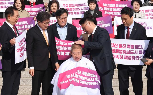 박형준 '부산 발전 특별법안 제정 촉구'