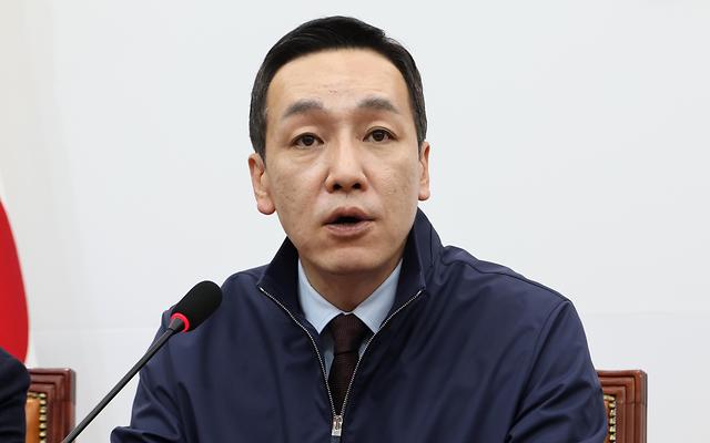  김민수 “권력자는 벌 받지 않는 나라”