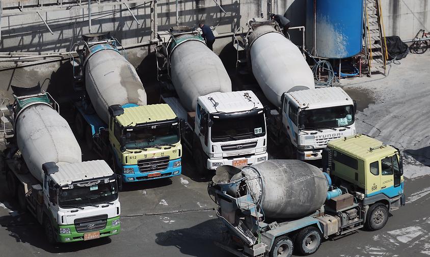 아스콘 대란에 도로 못깐다... 고속도로 개통 일정도 차질