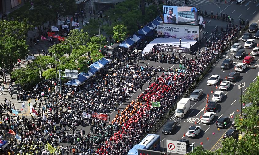 법정 노동절 첫날, 전국 1만여명 거리로…민주노총 7월 총파업 결의