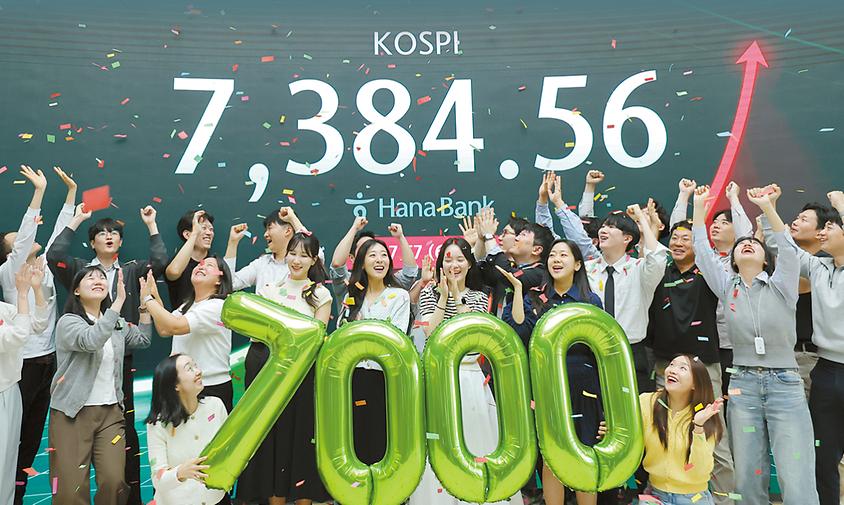 천장 뚫린 코스피 "연내 8600 가능"… 1만피 발판도 마련 [7000피 시대 개막]