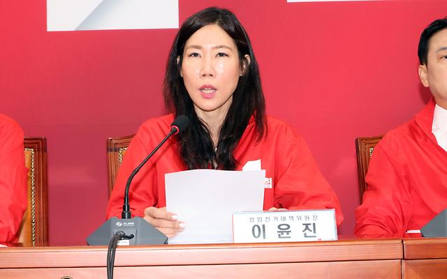 이윤진 "'소소한 일상' 지키는 정치"