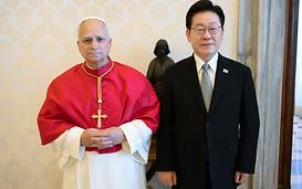 李대통령, 레오 14세 교황 면담…교황 방북 가능성 거론된 듯