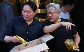 SK하이닉스, 삼성전자 시총 95% 추격...반도체 2강 비중 56% 넘었다