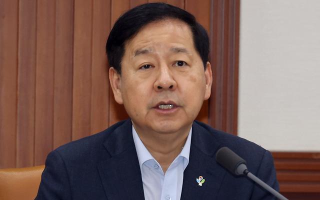 석유 최고가격제 유지..전기·가스요금 하반기 동결