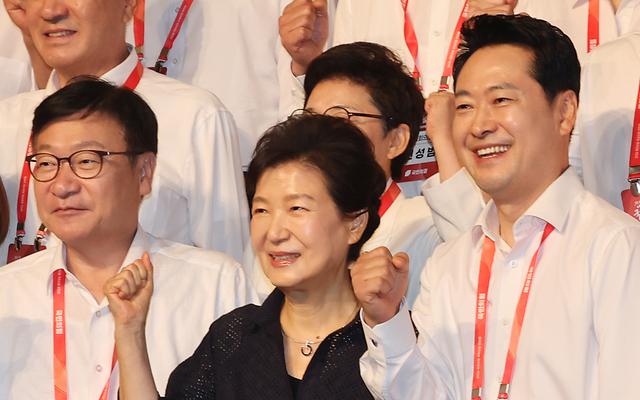 박근혜 "둥지 깨지면 알도 없어"…'결속·단합' 당부