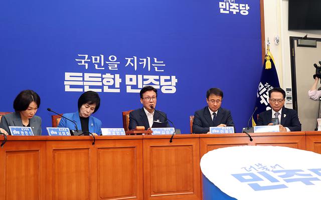 민주, 용혜인 집중 엄호 "당찬 워킹맘 인재"