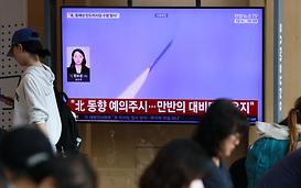 靑, 北 탄도미사일 발사에 긴급회의…"안보리 결의 위반, 즉각 중단해야"