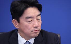 수세 몰린 靑, 강훈식 사의 '인적쇄신 초강수'…돌파구 마련될까