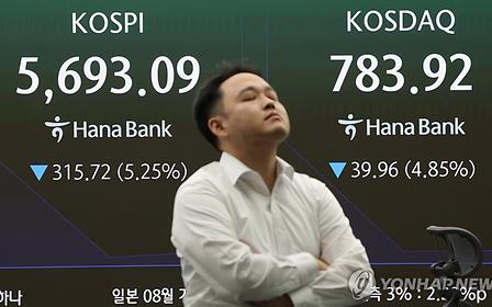 SK Hynix plunges 10% ... Retail investors caught in forced liquidations after borrowing to invest cry, “You said it would hit 3.2 million won”
