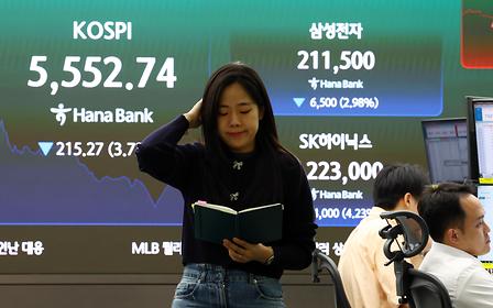 KOSPI clings to 5,550... When will it rebound?