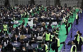[속보] 올림픽공원 핸드볼경기장 개표소 투표함 반출 시작