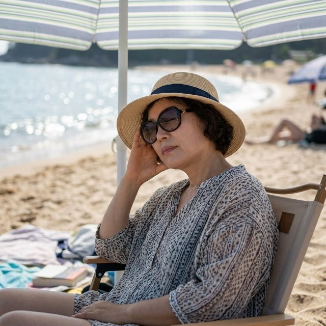 수영 후 눈 따가움...눈물막 손상 원인 점검