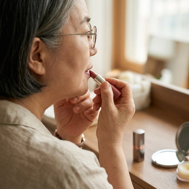 “비싼 립스틱 바를수록 입술이 찢어져요”..립스틱 버리고 '이것' 먼저