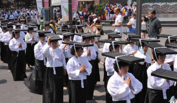 위기의 경남경제 구원투수로 관광산업이 조명받고 있다.김태영 경남발전연구원 실장과 한대성 한국은행 과장은 ‘경남지역 관광산업 현황 및 발전과제’라는 공동논문을 통해 관광산업을 경남경제의 성장동력으로 육성해야 한다고 주장한다. /사진=fnDB