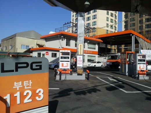 지난 17일 서울 영등포구의 한 가스충전소. 오후 시간인데도 한산한 모습이다. 2월에 인상된 가스가격은 3월에도 올라 역대 최고가를 경신할 전망이다.