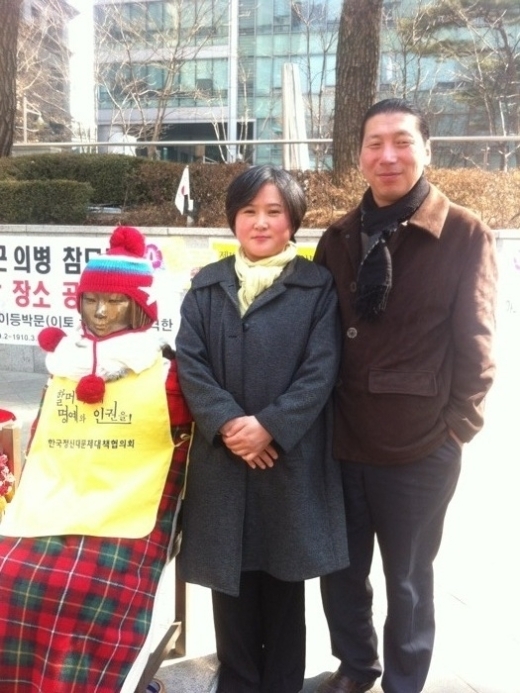 일본군 위안부 할머니 ‘평화비 소녀상’ 제작한 김운성, 김서경 조각가