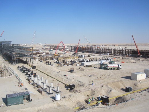 아랍에미리트연합(UAE) 아부다비 합산지역에서 시공 중인 '아부다비 통합 가스개발 시설공사' 현장. 현대건설은 지난 2009년 17억달러 규모의 이 시설공사 수주에 성공, 현재 공사를 진행 중이며 2013년 말 준공 예정이다.