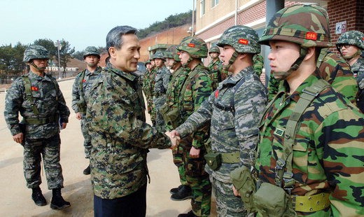 김관진 장관 해병연평부대 방문