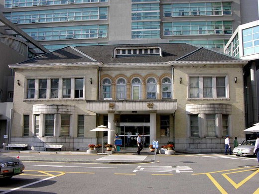 3·1절에 맞춰 오는 2013년 3월 1일 개관을 목표로 1940년대 대한민국 임시정부 입주 당시 모습으로 복원 중인 서울 평동의 경교장.
