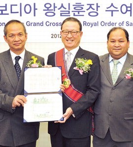 아시아나 사회공헌 공로，캄보디아 왕실훈장 받아