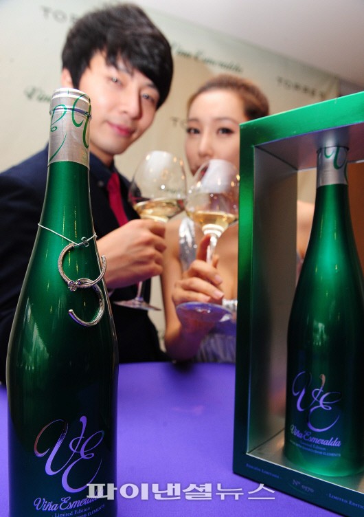 신동와인, ‘토레스 에스메랄다’ 스와로브스키 에디션 출시