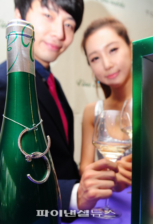 신동와인, ‘토레스 에스메랄다’ 스와로브스키 에디션 출시