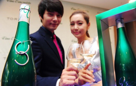 신동와인 ‘토레스 에스메랄다’ 스와로브스키 에디션 출시