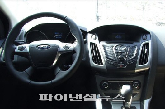 [동영상 시승기] 포드 ‘포커스’, 가격 대비 성능은 글쎄..