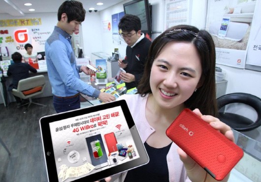 KT는 6일부터 다음달 30일까지 4세대(4G) 와이브로(휴대인터넷)에 가입하는 사람들을 대상으로 추첨을 통해 LG탭북, 갤럭시카메라, 아이패드 미니 등을 증정하는 이벤트를 진행한다고 5일 밝혔다.