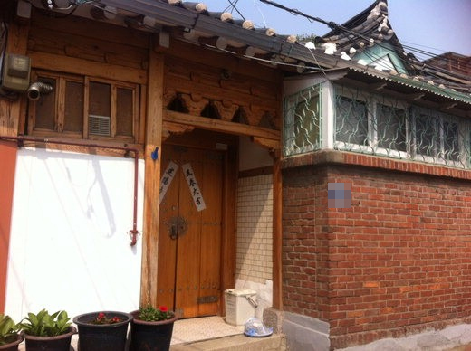 ▲ 서울 서촌 자하문로 일대의 개량한옥