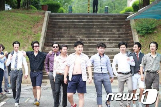 영화 패러디 졸업사진 찍은 고교생들 화제