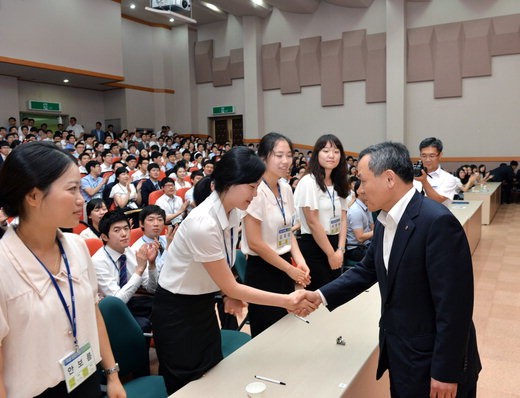 신충식 농협은행장 신입사원 대상 특강