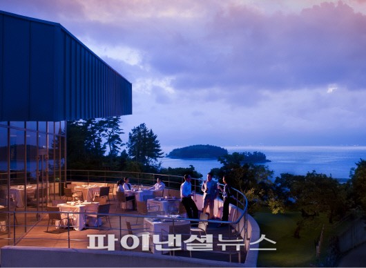 힐튼 남해 골프&스파 리조트 브리즈 레스토랑 테라스