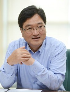 [핵심정책, 수장에게 듣는다] ‘乙 지키기’ 앞장선 우원식 민주 을지로위원회 위원장