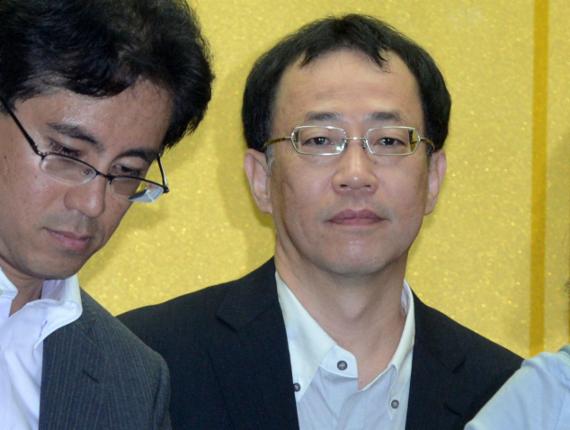 지난 2013년 독도 문제로 외교부에 초치된 후나코시 다케히로 당시 주한 일본대사관 정무공사(오른쪽). 사진=박범준기자