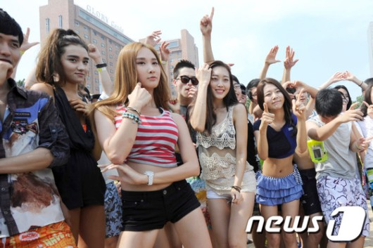 해운대해수욕장에 비키니 물결…70만 인파 몰려