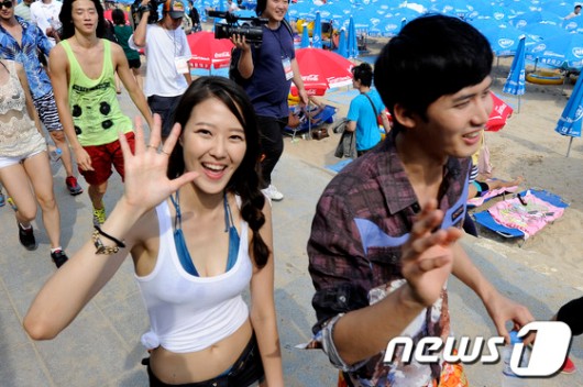 [화보]33도 해운대해수욕장, 비키니축제의 바다에 ‘풍덩’