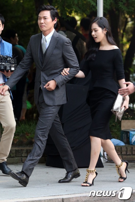 한가인 정우성과 눈인사…“연정훈 질투나겠네”