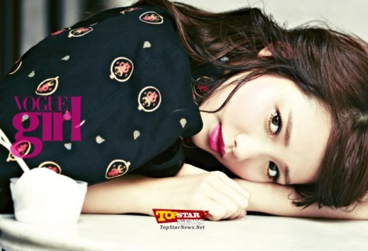 하연수(Ha Yeon Soo), ‘보그 걸’ 화보에서 신비로운 소녀의 모습 선보여