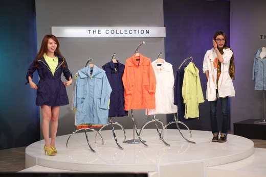 홈쇼핑업계가 패션 성수기인 가을을 앞두고 디자이너 브랜드를 늘리고 패션전문방송을 늘리는등 치열한 경쟁을 예고했다. GS샵 '더 컬렉션' 방송 모습.