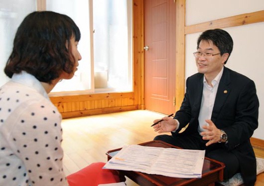 박형수 통계청장, 경제활동인구조사 대상 가구 방문.. 취업준비생과 대화