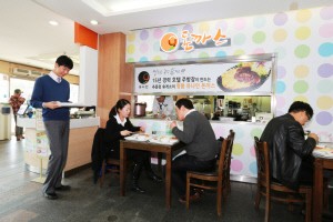 “고향길도 식후경” 외식.프랜차이즈업계 고객준비 한창