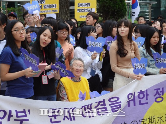 정대협, 수요시위서 “교학사 교과서 검정 철회하라”