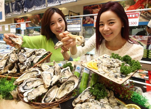 롯데마트 “바다의 우유 통영산 햇굴 맛보세요”