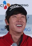 [Golf is Life] ‘상남자’의 파워스윙 원한다면.. 힘 빼고 정확하게