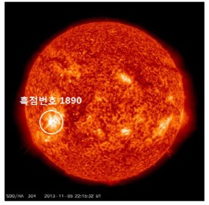 SDO 위성이 찍은 태양흑점 폭발 순간 모습