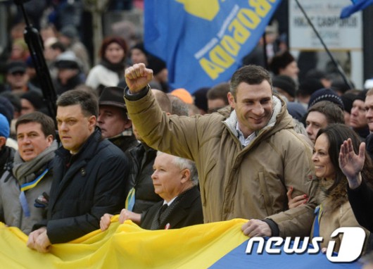 우크라이나 ‘제2의 오렌지혁명’ 조짐…35만명 반정시위