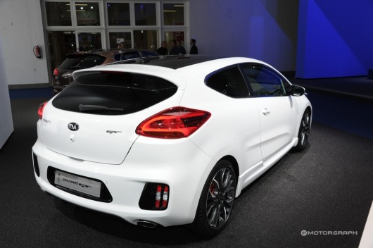 기아차 프로씨드 GT에 앉아보니…”국산차 느낌 없어”