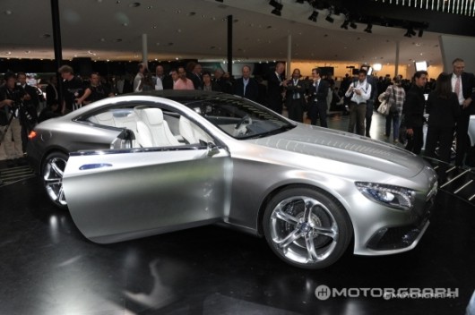 ▲ '2013 프랑크푸르트모터쇼'에 공개된 메르세데스-벤츠 S클래스 쿠페 콘셉트카